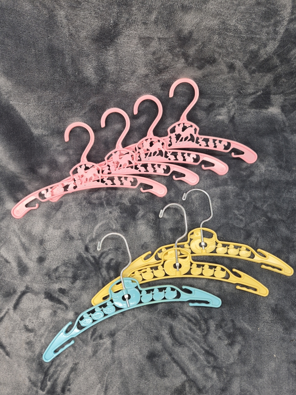 VINTAGE CHILDRENS HANGERS 7PCS  2 YELLOW 1 BLUE 4 PINK  Bambi Deer & DUCK